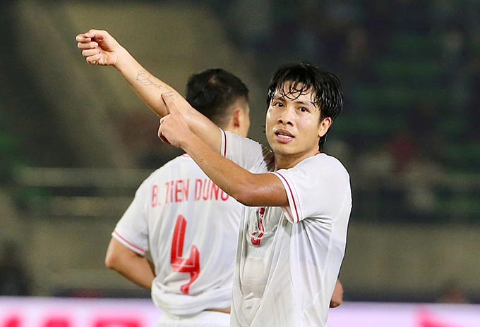 Văn Vĩ cùng Duy Mạnh và Hai Long chỉ có 1 ngày chuẩn bị cùng ĐT Ngôi sao Đông Nam Á cho trận gặp MU - Ảnh: Đức Cường  
