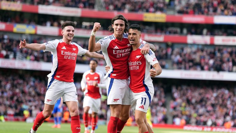 Calafiori đá chính ở vị trí trung vệ 1 trận ở mùa này khi gặp Bolton ở vòng 3 Carabao Cup hồi tháng 9.