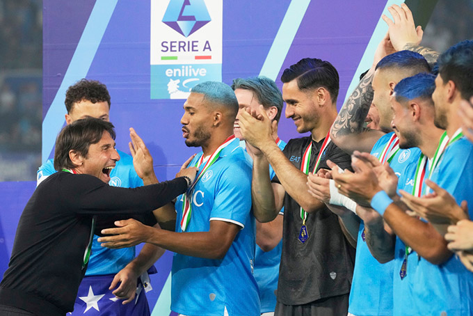 Conte có tiếp tục đồng hành cùng Napoli hay không phụ thuộc vào lãnh đạo CLB có mang về những cầu thủ chất lượng cho tham vọng ở Champions League và 1 đội bóng giàu tính cạnh tranh