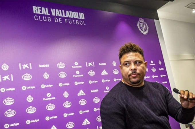 Ronaldo "béo" tháo chạy khỏi Valladolid sau 7 năm gắn bó