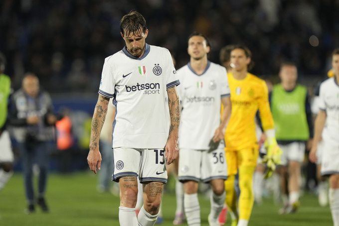 Nỗi buồn của cầu thủ Inter, dù họ thắng chủ nhà Como 2-0 ở vòng hạ màn Serie A 2024/25