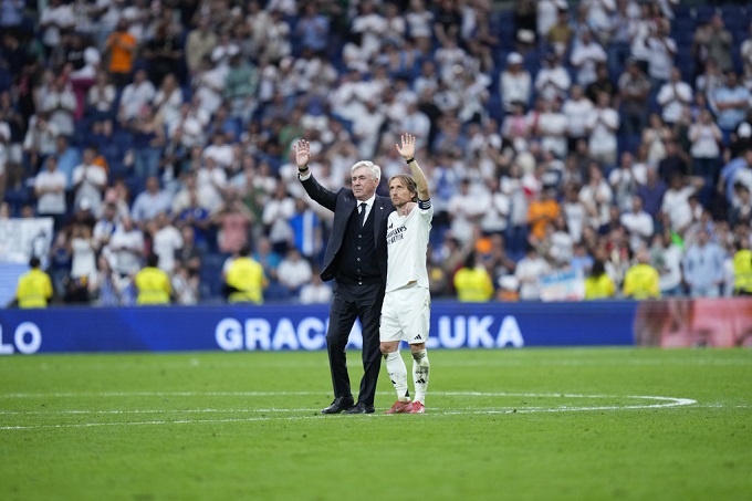 Modric và Ancelotti chào tạm biệt Bernabeu lần cuối