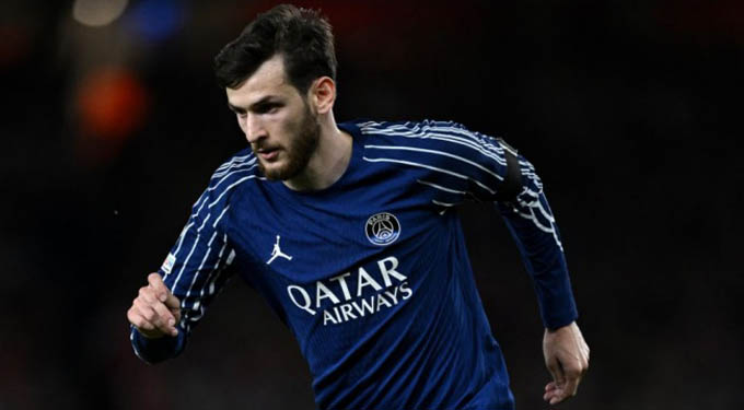 Tình hình của Khvicha Kvaratskhelia khiến CĐV PSG lo lắng.