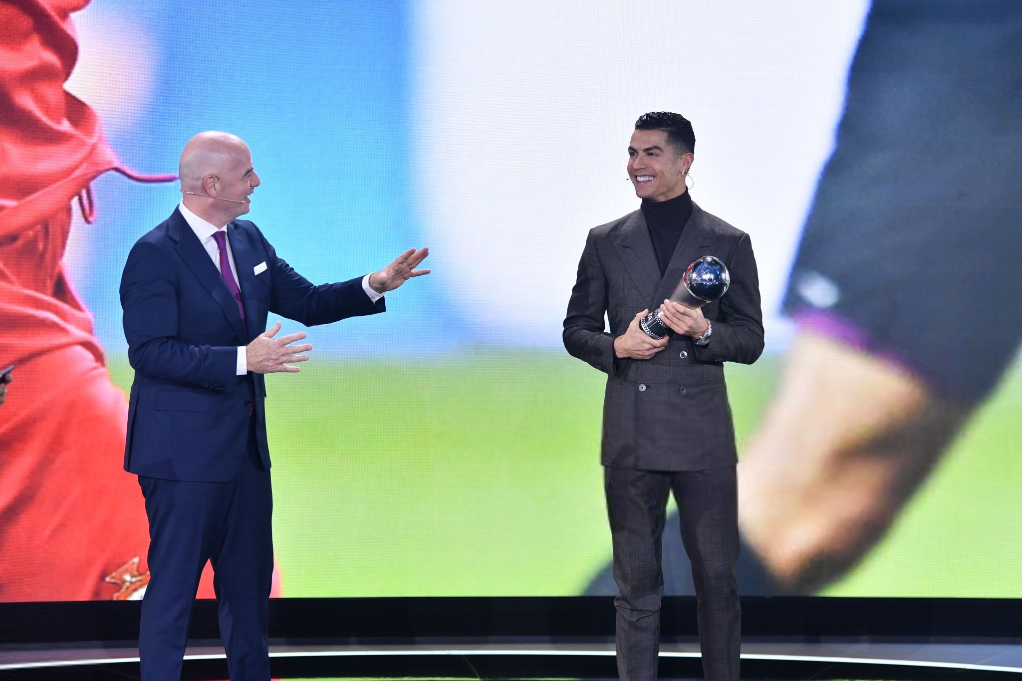 Infantino sẵn sàng "bú fame" của Ronaldo vì sự thành công của giải đấu