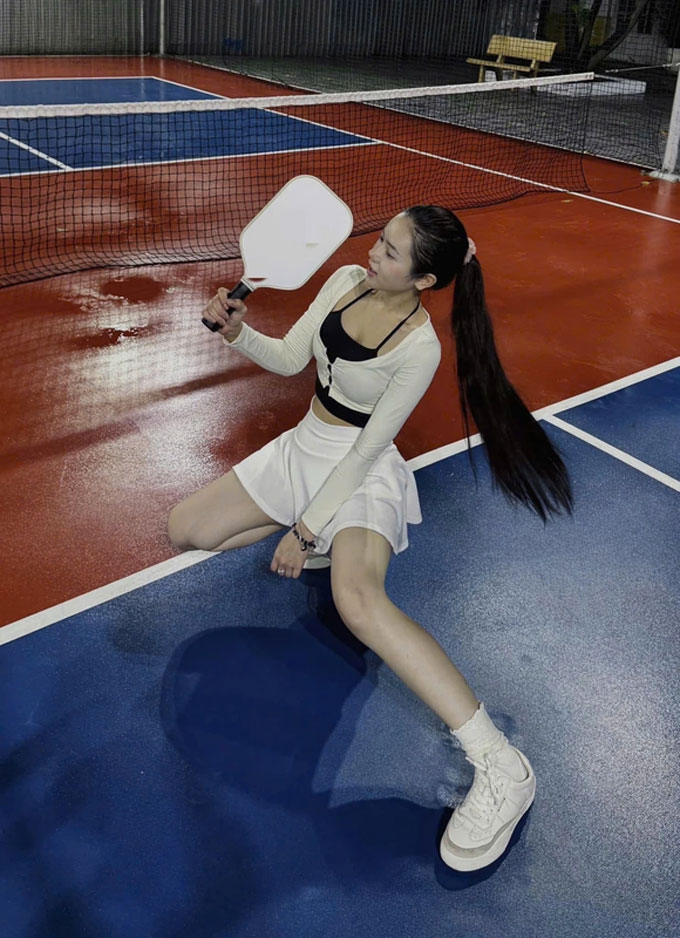 Cô nàng thường xuyên đăng hình đi chơi pickleball trên MXH