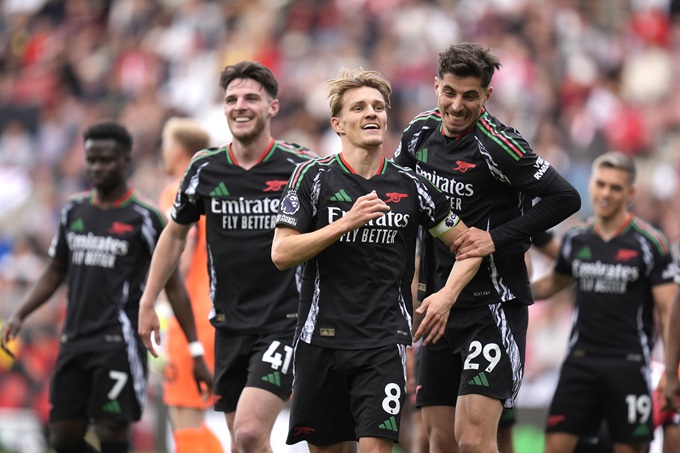 Arsenal khép lại mùa giải với chiến thắng 2-1 trên sân Southampton