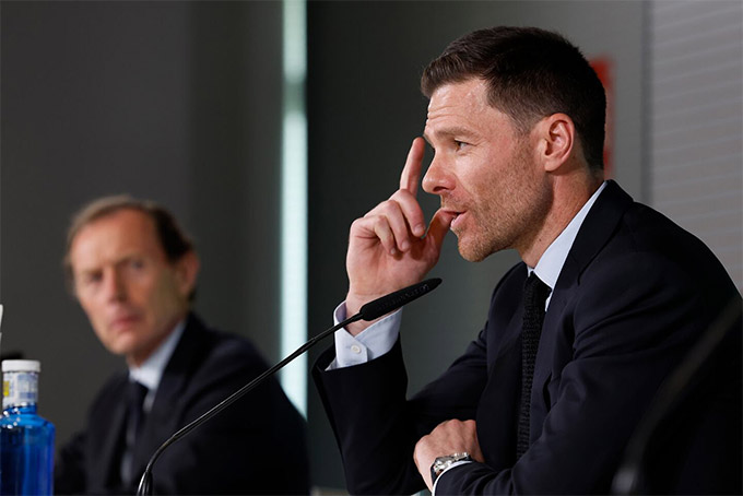 Xabi Alonso gây ấn tượng trong buổi họp báo ra mắt Real Madrid