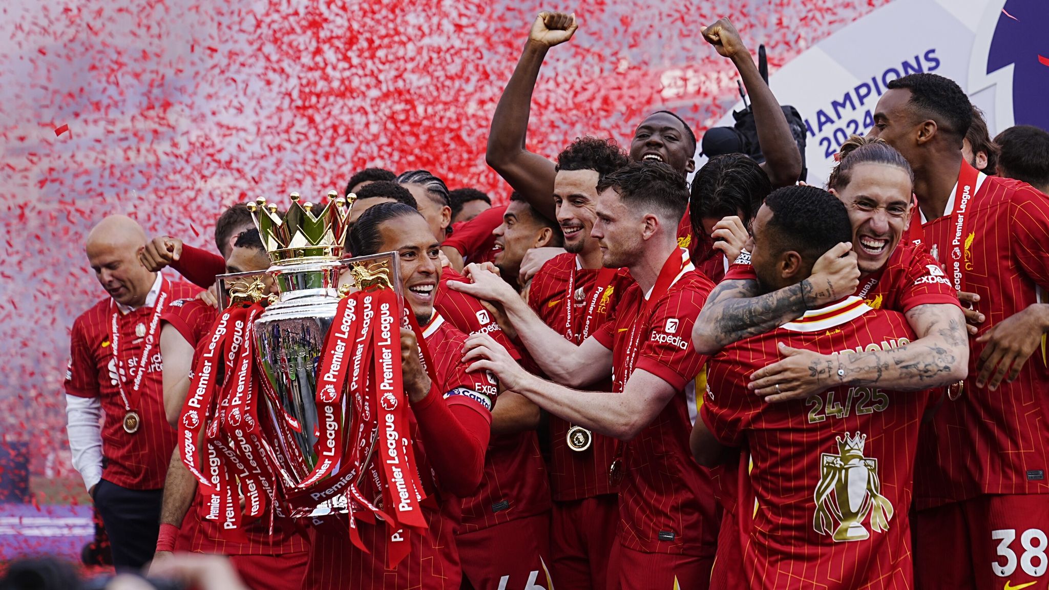 Liverpool san bằng kỷ lục 20 chức vô địch Anh/Premier League của MU 