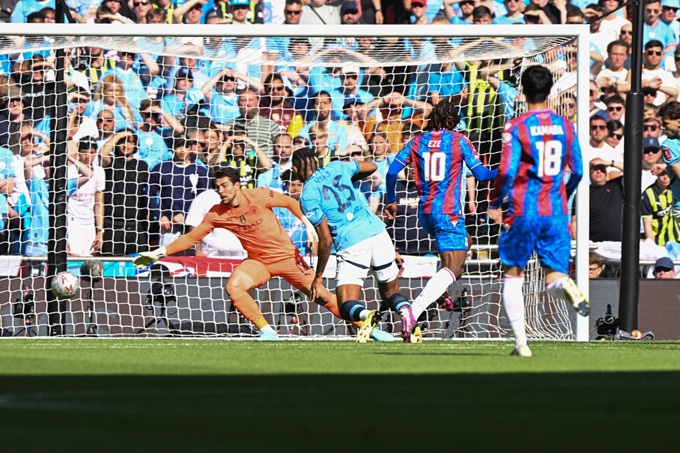 Eze ghi bàn duy nhất hạ Man City ở chung kết Cúp FA