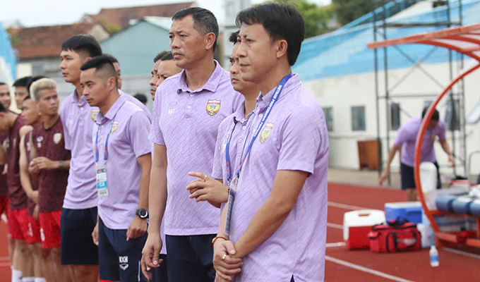 HLV Thành Công không hài lòng trước ý kiến đội nhà đá tiêu cực và khẳng định: "Hà Tĩnh không phải thích thắng ai là thắng" - Ảnh: Sông Hàn 