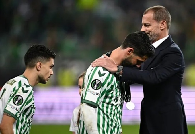 Chủ tịch UEFA an ủi Isco