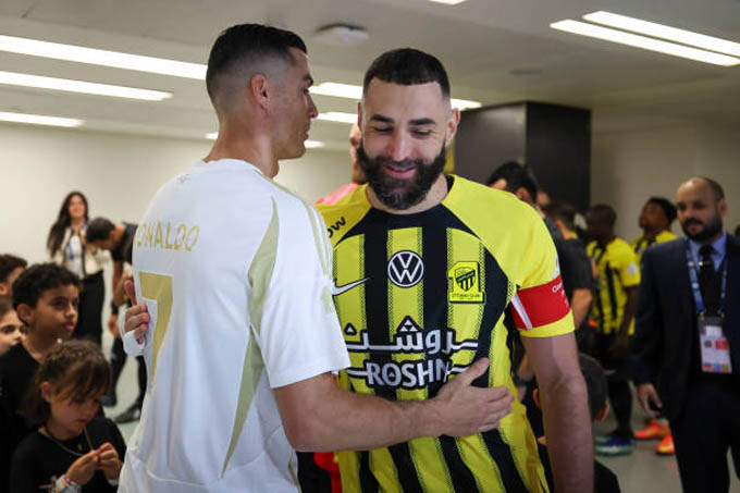 Ronaldo thua Benzema trong cuộc đua giải Cầu thủ xuất sắc nhất giải VĐQG Saudi Arabia