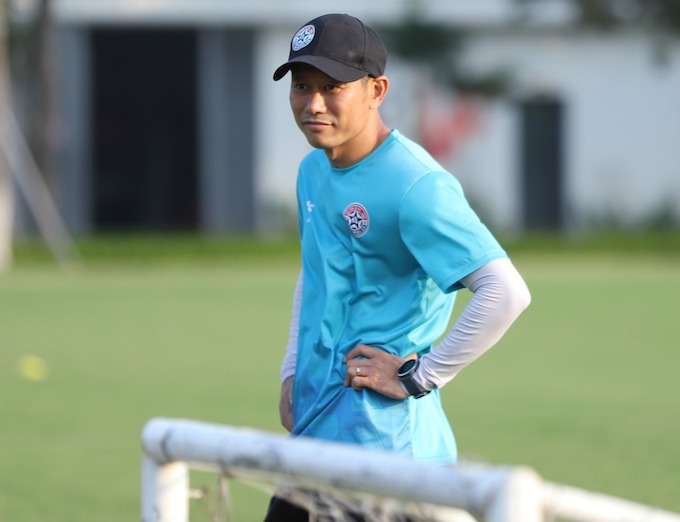 HLV Thạch Bảo Khanh đang tập trung cho việc giành vé play off. Ảnh: CTV 