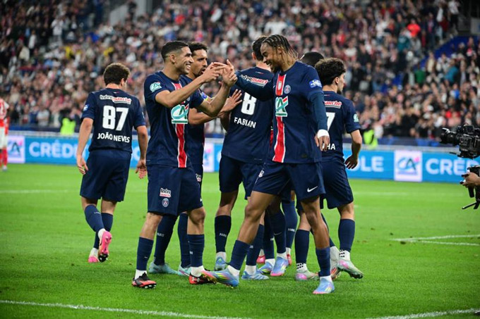 Wenger đánh giá cao PSG