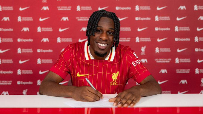 Frimpong chính thức đặt bút ký hợp đồng với Liverpool
