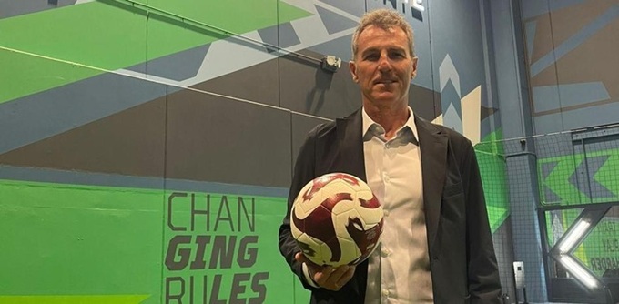 Ông Robert Fernandez không ngần ngại "vả" thẳng mặt Barca