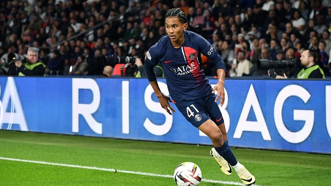 Senny Mayulu - cầu thủ trẻ thứ hai ghi bàn trong trận chung kết Champions League