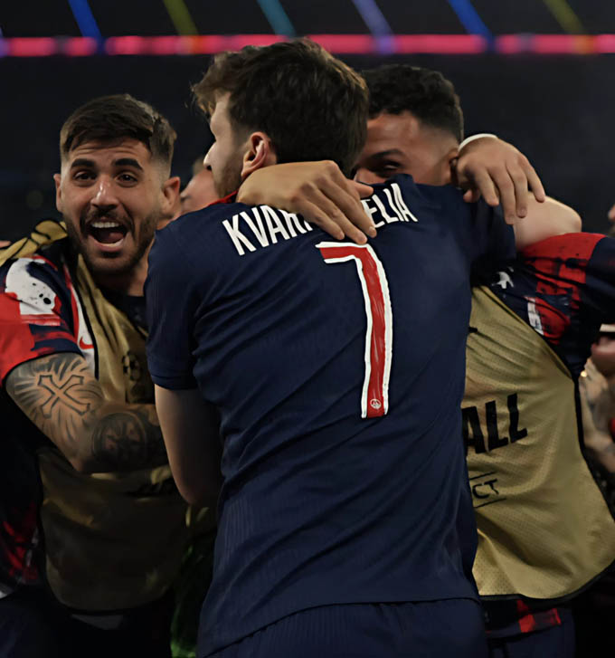 Kvaratskhelia đã cùng PSG vô địch Champions League 2024/25