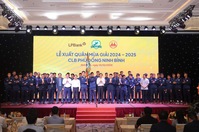 Lễ xuất quân của CLB Phù Đổng Ninh Bình mùa giải 2024/25 với sự tham dự và ủng hộ của lãnh đạo tỉnh và nhà tài trợ 