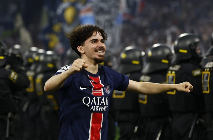 Vitinha lên ngôi vô địch Champions League cùng PSG.