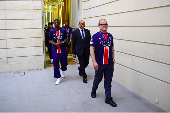 Sau chức vô địch Champions League, Luis Campos (dẫn đầu) sẽ phải bận rộn cho chuyển nhượng của PSG