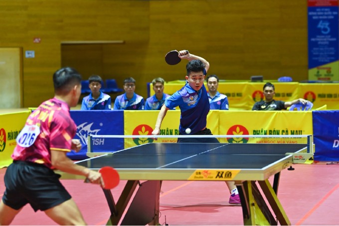 Nhìn hình ảnh Lê Đình Đức thi đấu mạnh mẽ và thắng đương kim vô địch Nguyễn Anh Tú 3-0, khó ai nghĩ anh từng trải qua thử thách lớn trong cuộc đời. Ảnh: Duy Linh