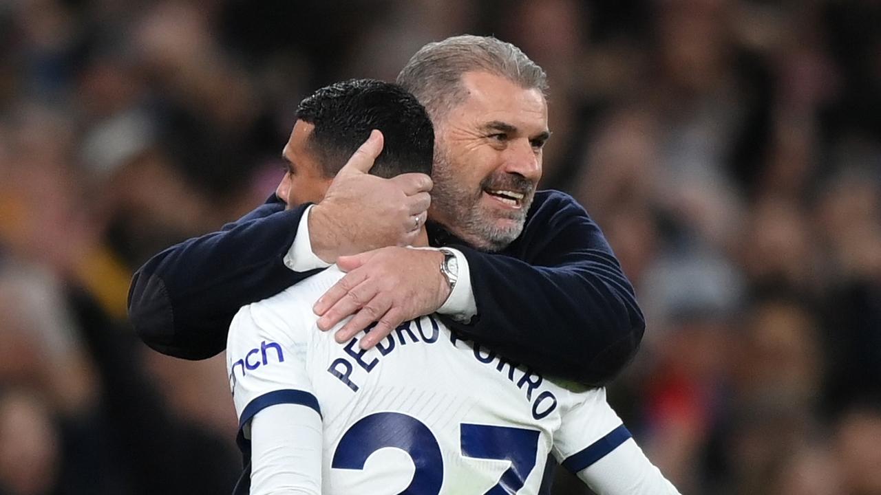 Postecoglou chưa vững ghế bởi lưỡi rìu vẫn đang lơ lửng ngay cả khi đã trở thành người hùng ở Bilbao