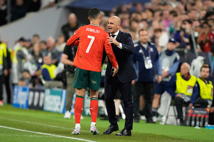 Ronaldo ra nghỉ phút thứ 90
