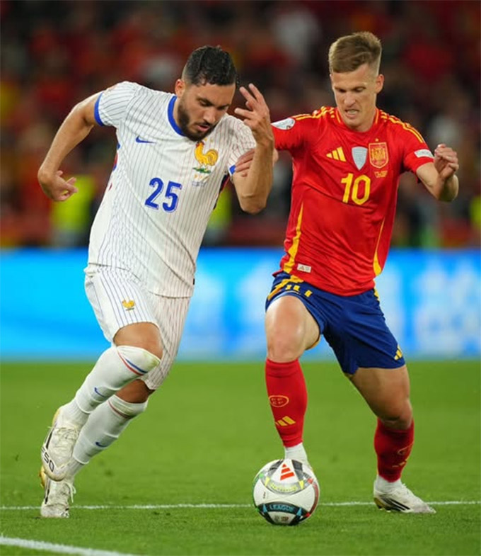 Cherki đang là mục tiêu hàng đầu của Man City và Liverpool