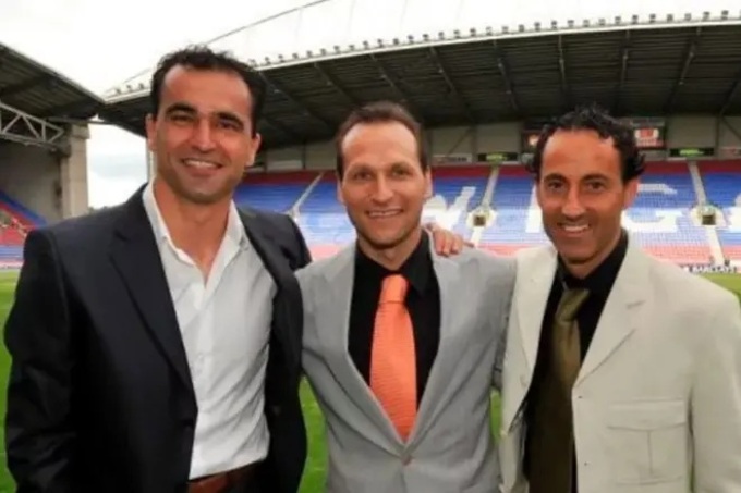 Roberto Martinez (bìa trái) gia nhập Wigan năm 1995 cùng hai người đồng hương Isidro Diaz và Jesus Seba.