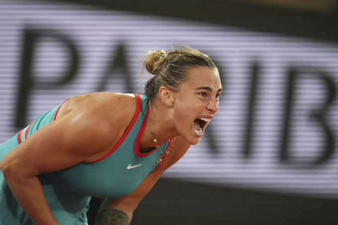 Aryna Sabalenka đánh bại Iga Swiatek 