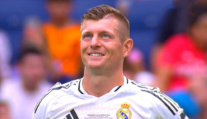Kroos ra sân cho đội huyền thoại Real Madrid