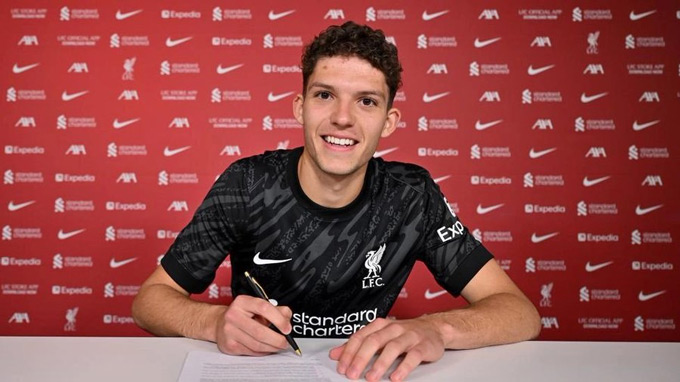 Liverpool chiêu mộ thành công Pecsi
