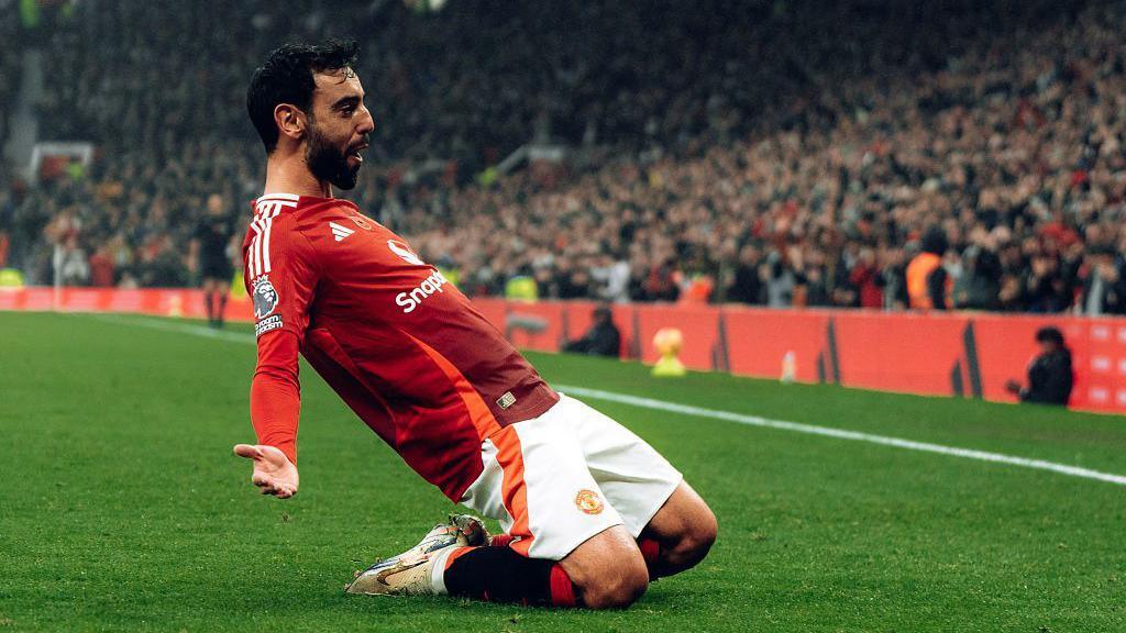 Khi Cunha đá số 10, Bruno Fernandes có thể lùi về vị trí tiền vệ trung tâm thay vì chơi ở vị trí tiền vệ tấn công