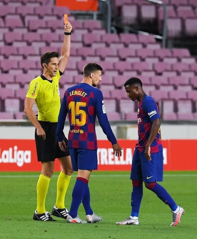 Cả Ansu Fati lẫn Clement Lenglet đều sẽ chia tay Barca.