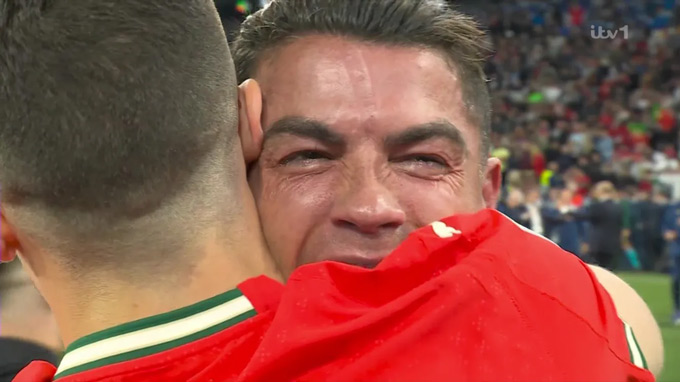 Ronaldo đã bật khóc nức nở