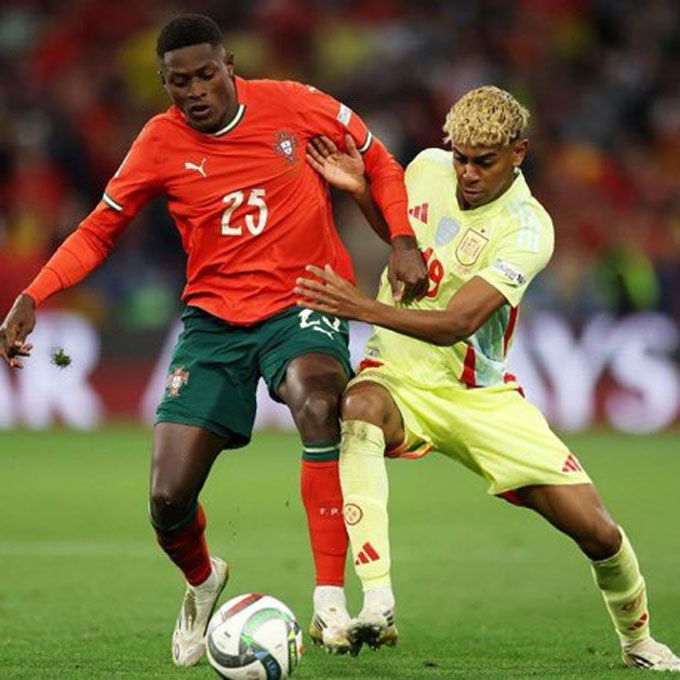 Mendes "bắt chết" Yamal ở chung kết Nations League