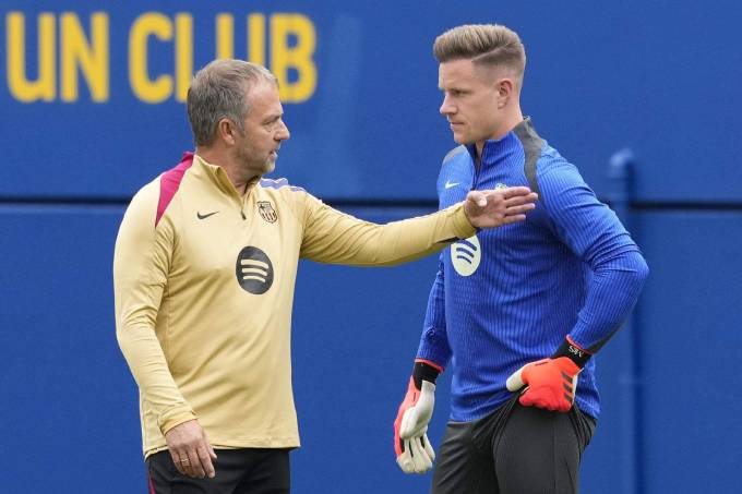 HLV Hansi Flick không còn tin tưởng Ter Stegen