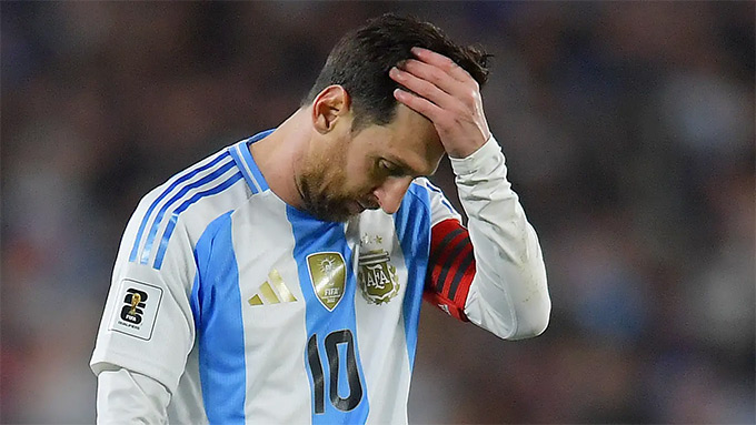 Messi rời sân khi đội nhà gặp khó khăn