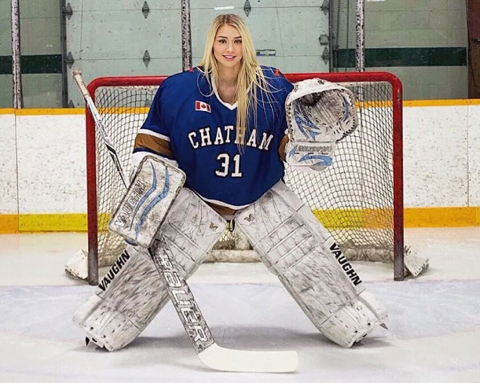 Mikayla từng là thủ môn nổi bật của CLB hockey Bluewater Hawks