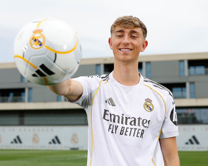 Dean Huijsen háo hức với cuộc sống mới tại Real Madrid