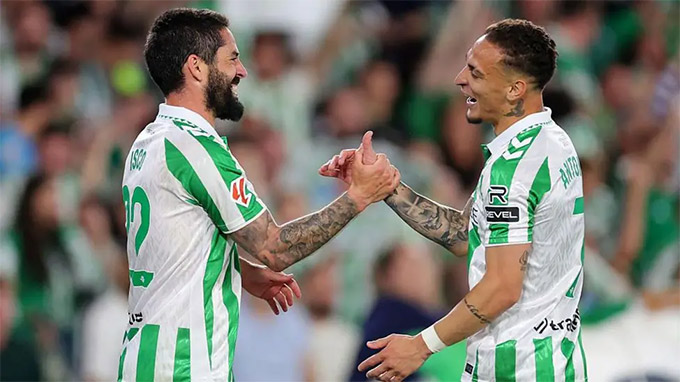 Cùng với Isco, Antony giúp Betis xếp thứ 6 tại La Liga mùa này và giành ngôi á quân Conference League