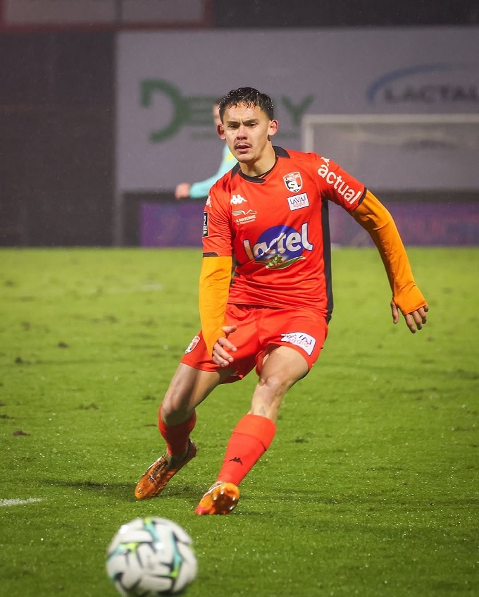 Aymeric đang chơi ở Ligue 2 cho Laval 