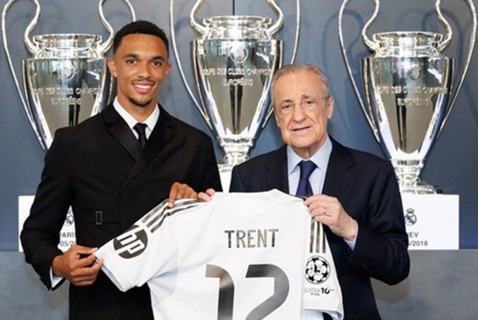 Trent Alexander-Arnold trong buổi lễ ra mắt Real Madrid