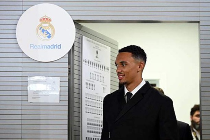Alexander-Arnold cho biết anh bị mê hoặc trước những câu chuyện của Jude Bellingham về Real Madrid