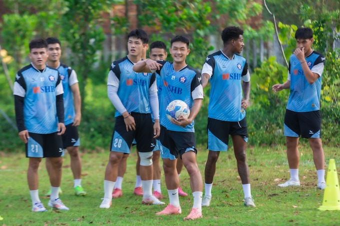 SHB Đà Nẵng đang rất khát điểm trên sân Hà Tĩnh để nuôi hy vọng. Ảnh: Phi Hải 
