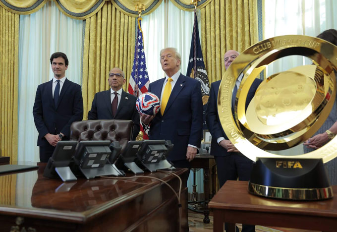 Infantino trong một cuộc gặp với Tổng thống Mỹ Trump tại Nhà Trắng hồi tháng 3 vừa qua