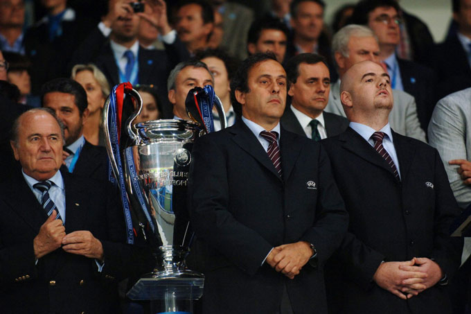 (Từ trái sang phải) Blatter, Platini và Infantino tại trận chung kết Champions League 2007