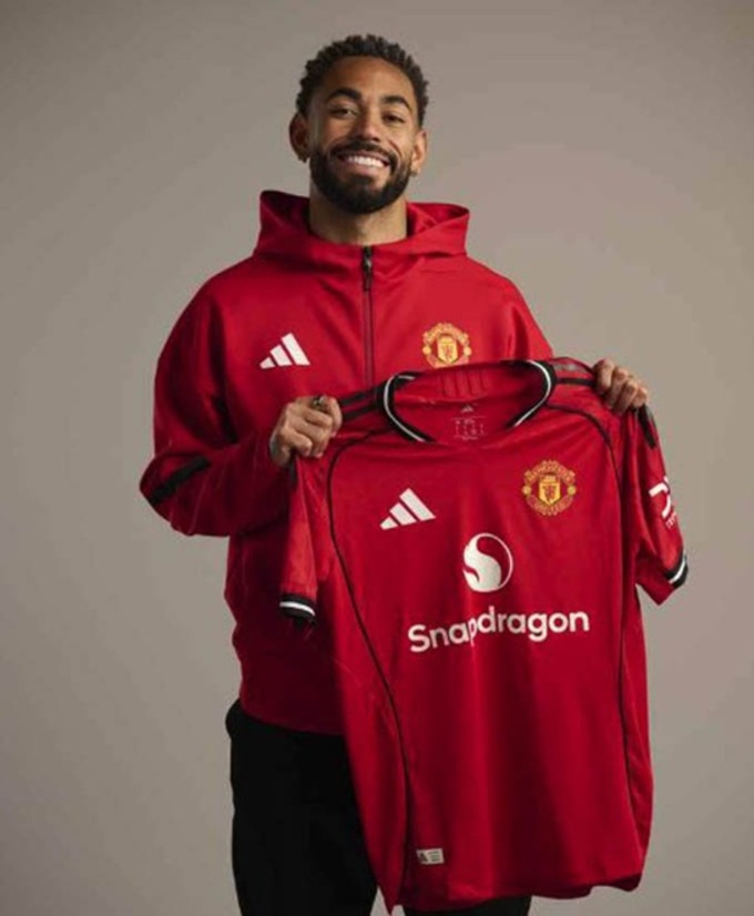 Matheus Cunha trong buổi lễ ra mắt MU