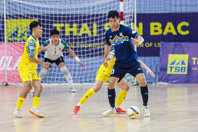 Thái Sơn Nam (áo xanh) luôn trong thế áp đảo đối thủ. Ảnh: CTV